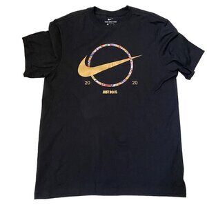 NWT Nike Sportswear International Swoosh Flag Black Tee Men's Size Medium  B23